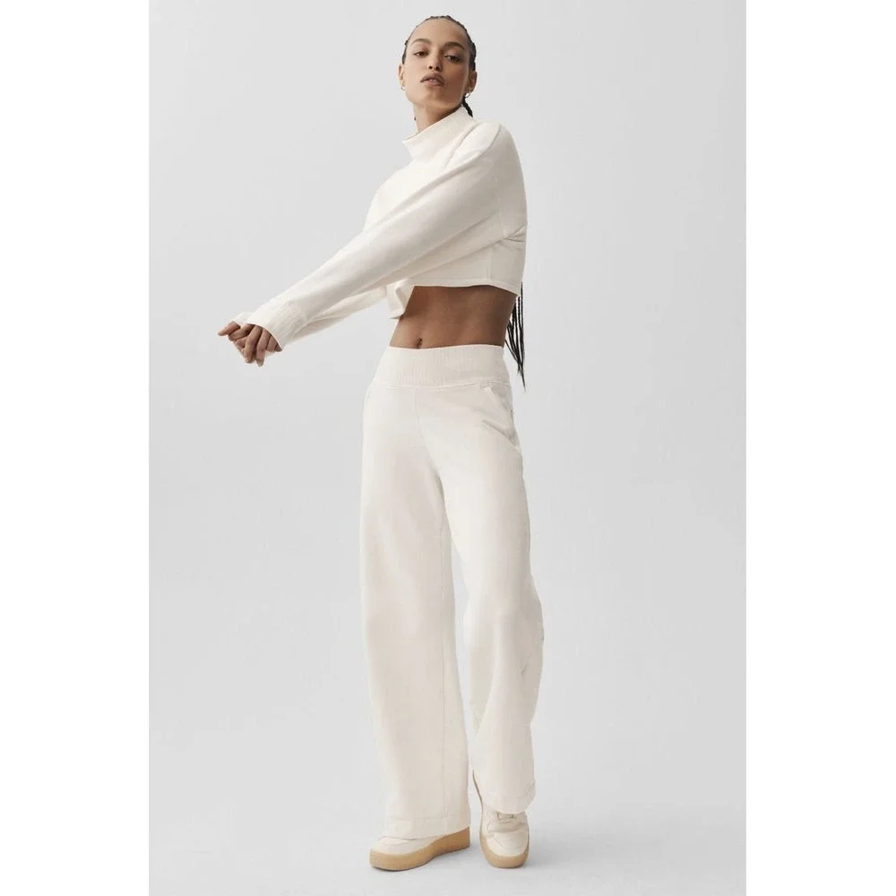 ALO Yoga cropped serenity